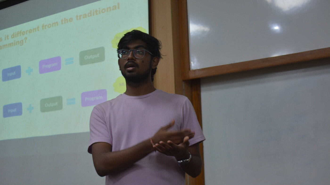 Rushendra presenting an AI/ML talk for freshmen students.